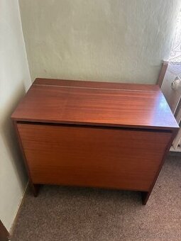 Obývací stěna, konferenční stolek, peřiňak, komoda