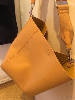 Hořčičně žlutá kabelka