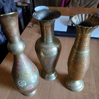 3 x mosazná váza