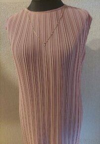 Dlouhé letní společenské šaty.