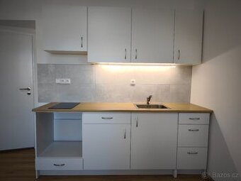 Nová, nikdy nepoužívaná kuchyňská linka