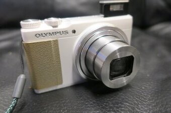 Olympus Stylus XZ-10 dotykový displej