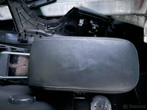Prodej kožené loketní opěrky z vozu Renault Megane 2 RS