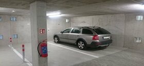 Parkovací stání v garážovém domě Turgeněvova