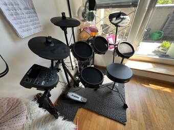 ALESIS Nitro Mesh Kit + PEARL D-790 stolička