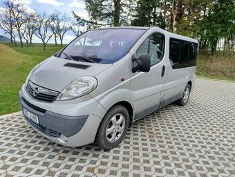 Opel Vivaro 2,5 DCi, 9 míst