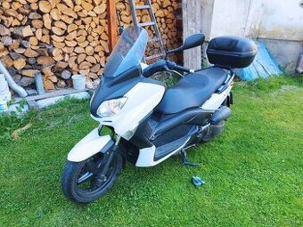 Yamaha xmax 125