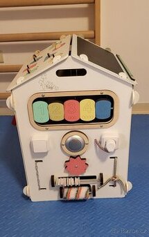 Montessori activityboard domecek natura