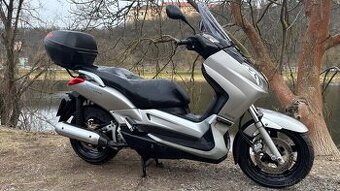Yamaha X-Max 250