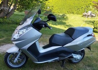Peugeot satelis 125 r.v. 2007, najeto 4800 km.