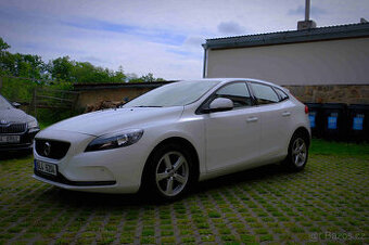 Prodám Volvo V40 D2 Kinetic, model 2018
