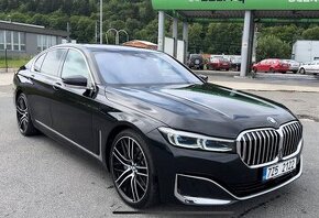 Bmw 730d 2022 záruka 08/2027