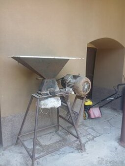 Šrotovník, řepák, zabíjačkový kotel- vlastní výběr ze dvou