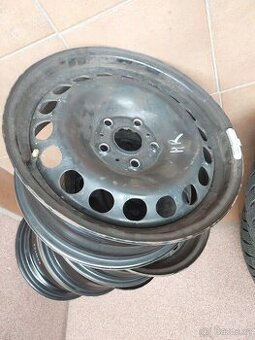 Pneu s disky 215/65/R16 M+S z Tiguana