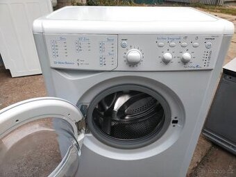 Prodám plně funkční pračku značky Indesit na 5 kg--DOVEZU--