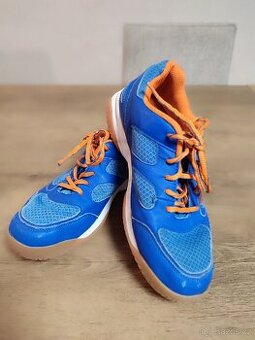 Sálové boty Lotto velikost 38