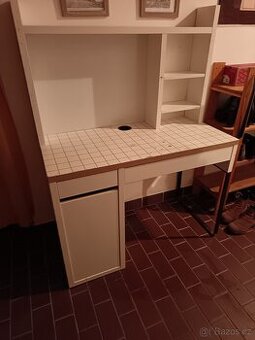 Dětský psací stůl IKEA