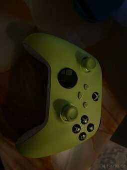 Prodám Xbox one x 1 terabyte