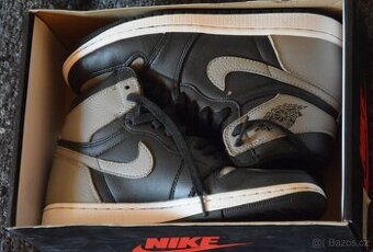 NIKE AIR Jordan 1 Retro High, velikost EU 40, jako nové