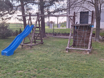 Dětské hřiště, houpačka, skluzavka