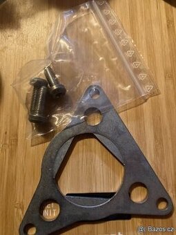 Kryt hřídele předního diferenciálu Porsche Cay. PAC409131