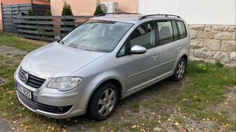 VW Touran, r.v. 2010 naj. 180 tis. 7 míst