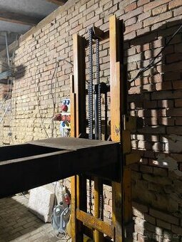 Hydralicky zvedák - 1