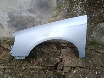 VW Passat B6 přední levý blatník LA7W stříbrná metalíza