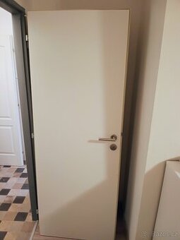 Interiérové dveře bílé plné 70 cm