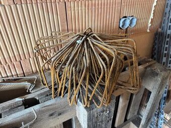 Třmínky 200x200 50 ks