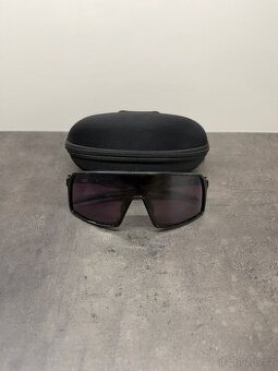 Sluneční brýle Oakley Sutro