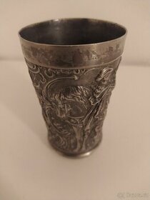 Starožitný cínový pohárek s loveckým motivem - 1