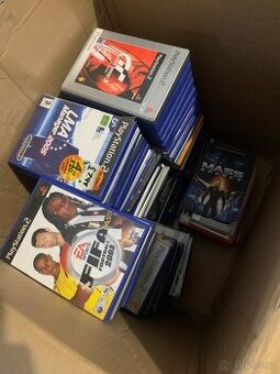 97 ks her na PS2 + 2 PSP - celek, tak jak je, netestováno