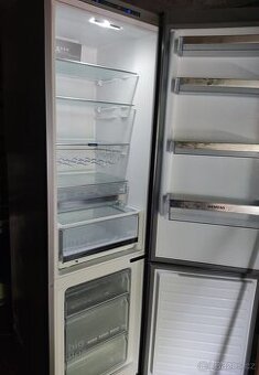 lednice s mrazákem Siemens 200/60 cm A+++