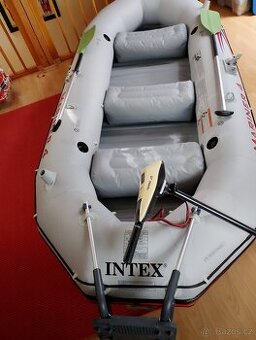 Prodám člun Intex Mariner4 + elektromotor a další přís.