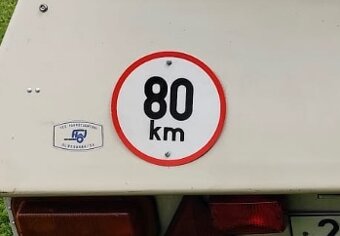 Koupím hliníkovou prolisovanou retro ceduli 80 km na přívěs.