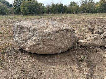 Solitérní kámen