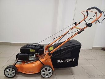 Benzínová sekačka s pojezdem