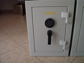 Nábytkový trezor Charvat safe NS2/0