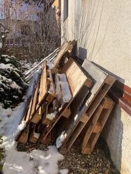 Daruji palety za odvoz