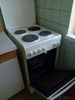 elektrický sporák s troubou