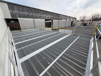 Statická rampa na vykládání kamionu/kontejnerů