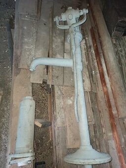 Ruční pumpa na vodu