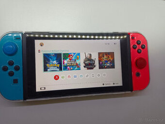 Nintendo Switch, originál pouzdro, pěkný stav