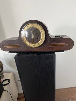 Staré stolní hodiny