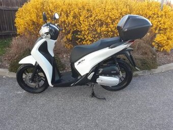 Honda sh 150 sport- model 2015- ABS-1.Majitel