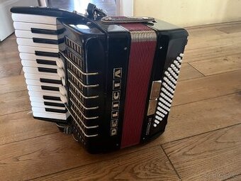 Delicia Junor III, 72 basů