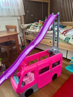 Uzasny Barbie karavan snu