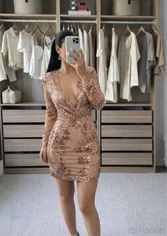 Luxusní zlaté šaty