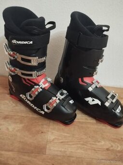 Prodám lyže a lyžáky - 1